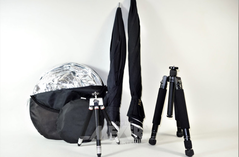 Posten div. Fotostative u. Fotozubehör