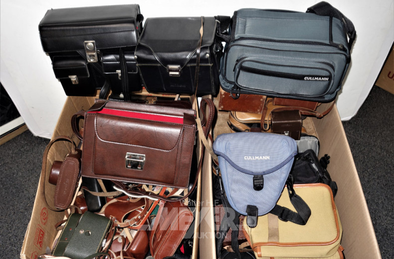 gr. Posten alte Kamera- u. Foto-Taschen