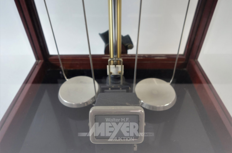 alte Präzisionswaage ''Satorius-Werke''