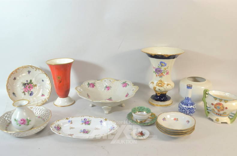 Posten Porzellanteile: Vasen, Schalen,