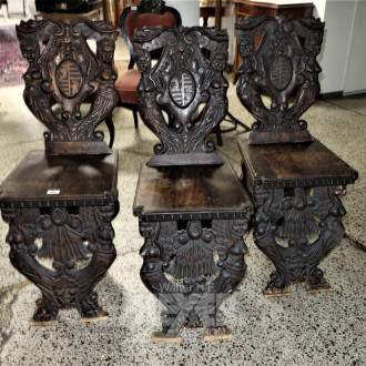 3 antike Stühle, beschädigt