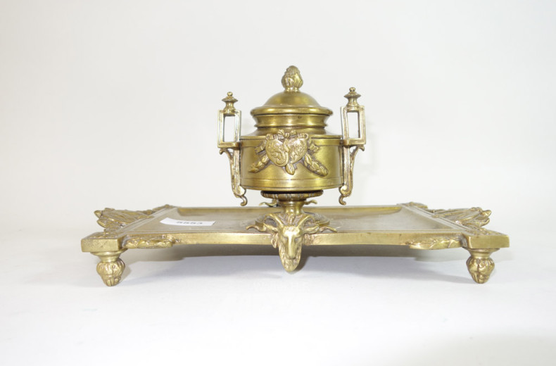 Schreibfederschale mit aufgesetztem