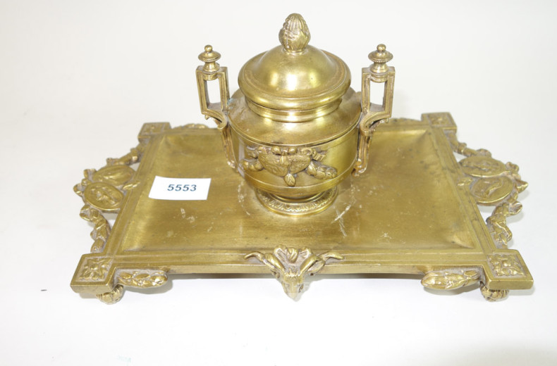 Schreibfederschale mit aufgesetztem