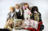 5 versch. Puppen, H: 90-105 cm