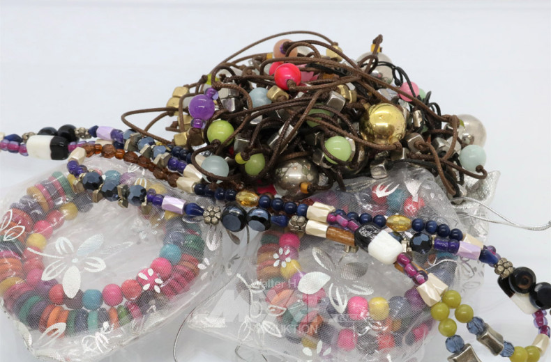 Posten Modeschmuck-Armbänder und Ketten