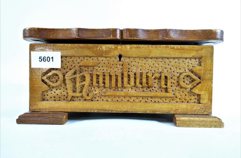 Holzschatulle mit Modeschmuck u.a.