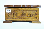 Holzschatulle mit Modeschmuck u.a.