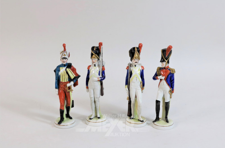 3 Porzellan-Figuren ''Soldaten'',