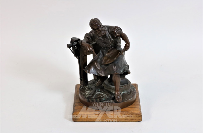 Bronzefigur ''Schmied auf Amboss'',