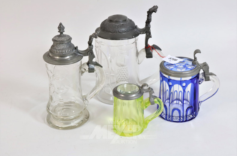 4 Bierkrüge mit Zinndeckel,