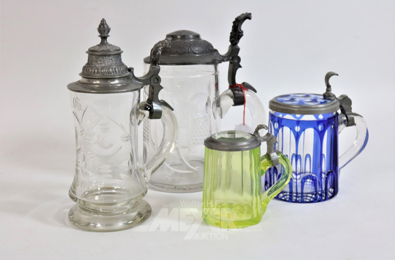 4 Bierkrüge mit Zinndeckel,