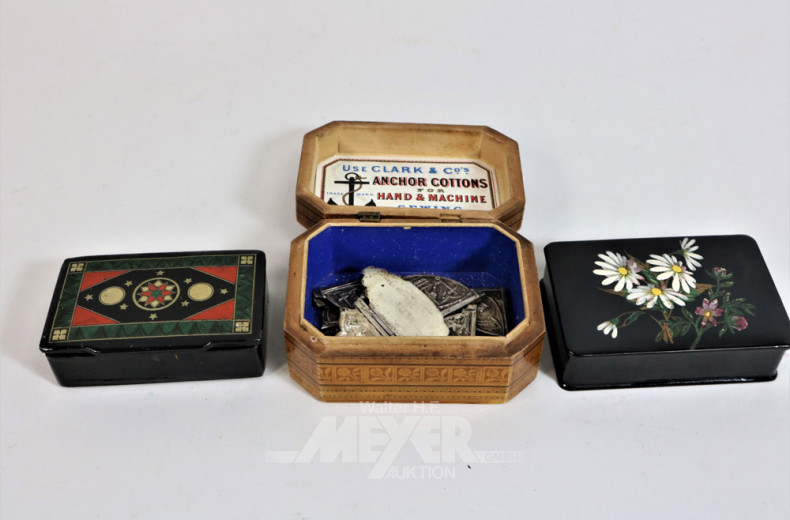 3 Deckeldosen, tlw. bemalt bzw.