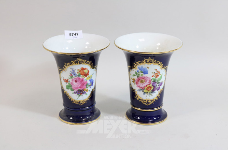 2 Porzellan-Vasen MEISSEN,