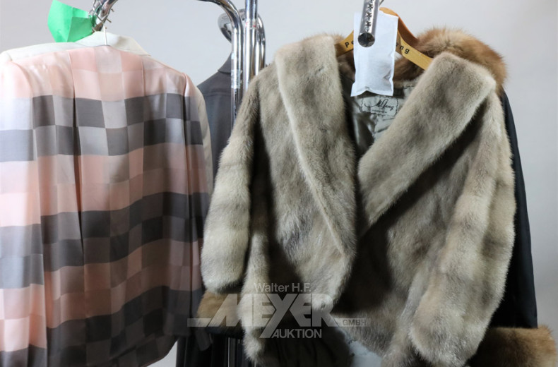 Posten Damenoberbekleidung, u.a.