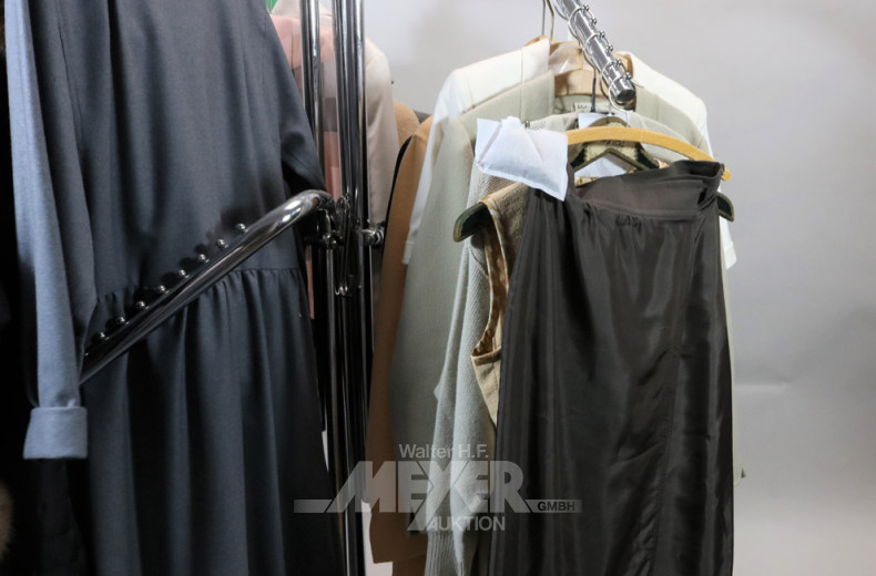 Posten Damenoberbekleidung, u.a.