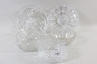 3 Kristall-Schalen und 2 Kuchenteller
