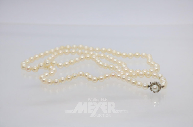 lange Perlenkette mit 750er WG-Schließe,