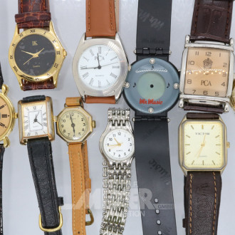 26 Armbanduhren, Tragespuren und