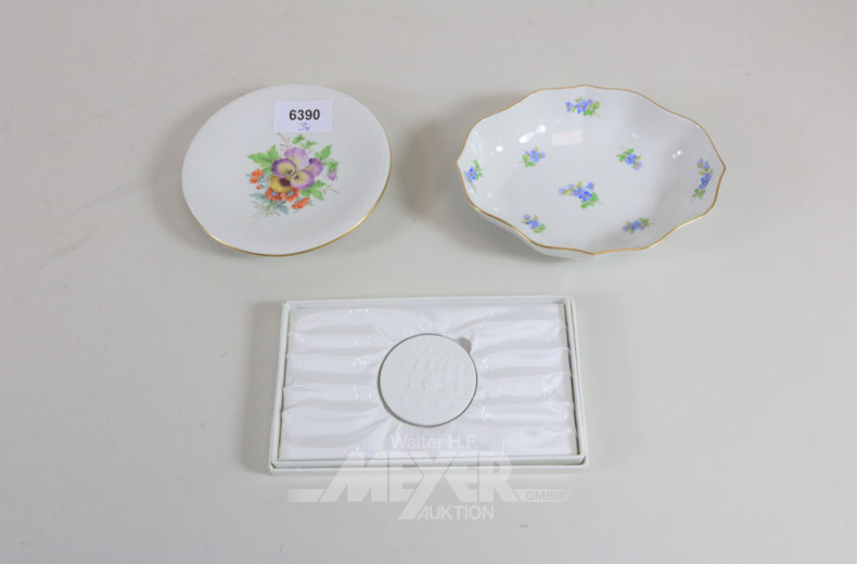 3 Porzellanteile MEISSEN: kl. Wandteller,