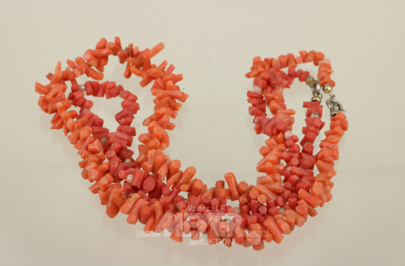 2 Korallenketten, deutl. Tragespuren