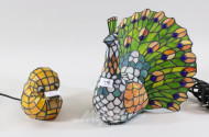 2 versch. Tischlampen im Tiffanystil,