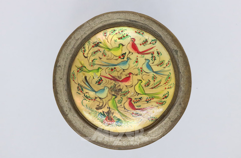 Deckeldose, Vogelmotiv und 1 Kreuz