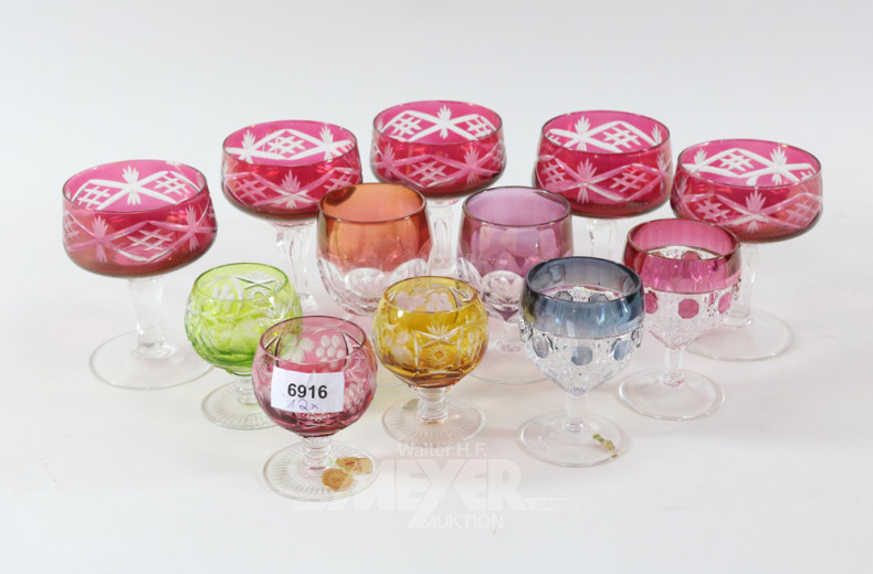 12 versch. farbige Gläser