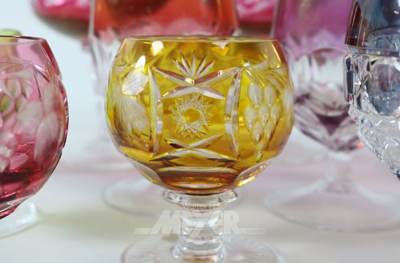 12 versch. farbige Gläser