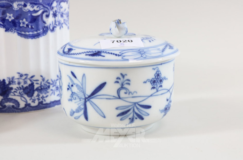 3 versch. Porzellan-Deckeldose