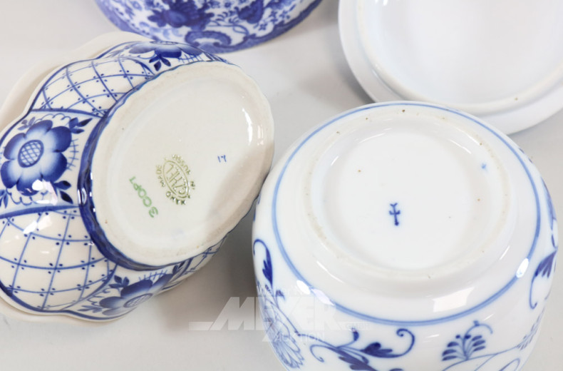 3 versch. Porzellan-Deckeldose