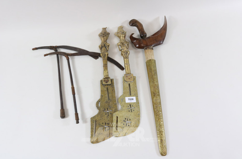 3 Deko.-Waffen und 2 Eisen-Werkzeuge