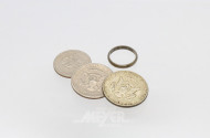 3 Münzen 2½ US-Dollar, 1 Silberring