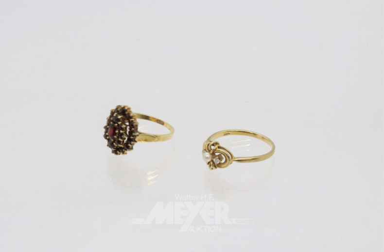 2 Damenringe, 333er GG, ca. 6 g.