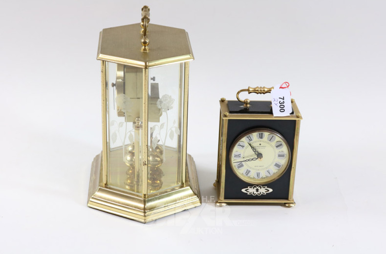 2 kl. goldfarbene Tischuhren