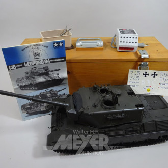 Modellpanzer LEOPARD A4, im Holzkasten,