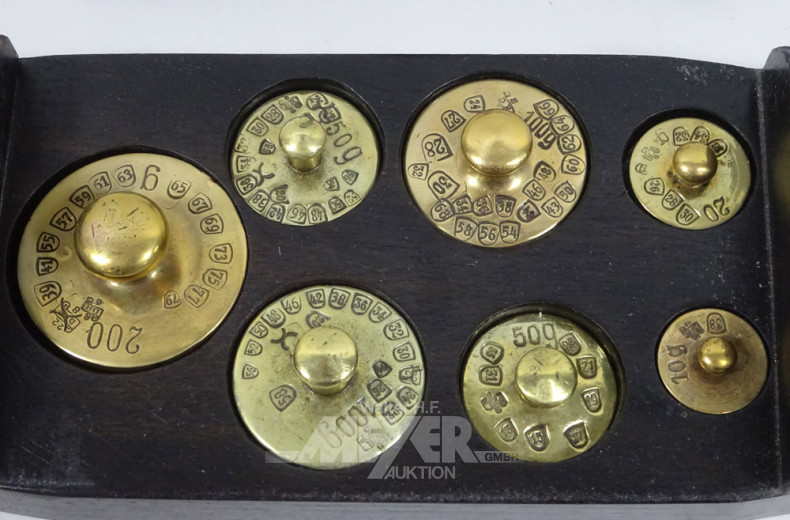 Gewichtsatz im Holzkasten