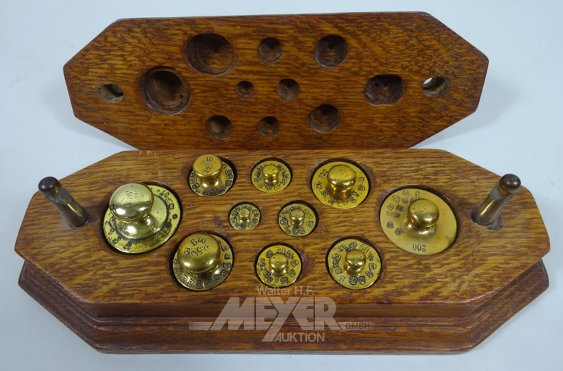 Gewichtsatz im Holzkasten