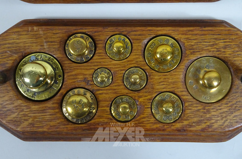 Gewichtsatz im Holzkasten