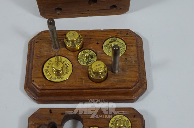 Gewichtsatz im Holzkasten