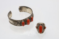 Armreif und Ring, Silber