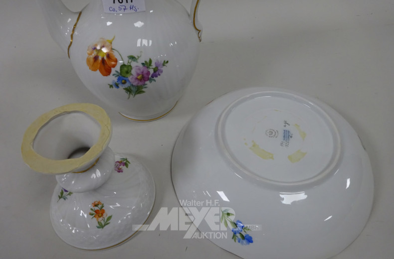 umfangr. Porzellan-Kaffeeservice