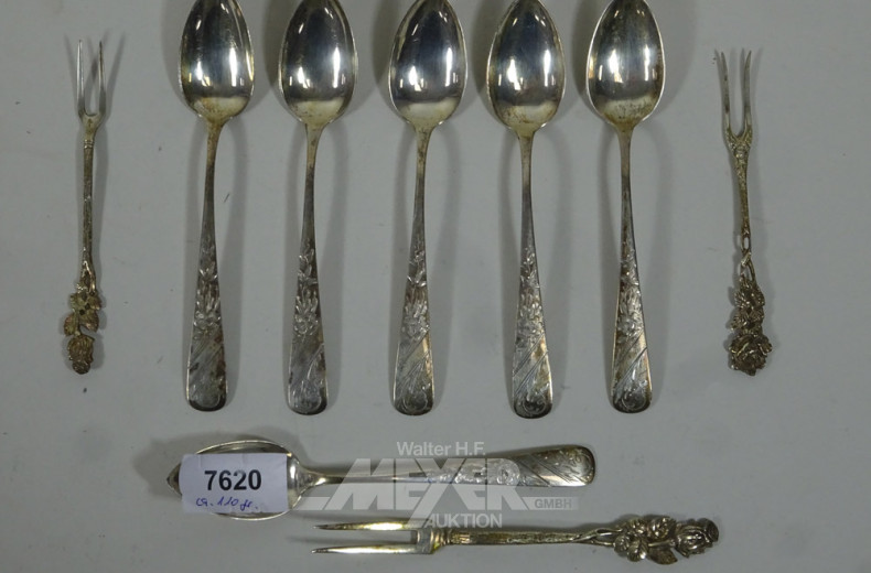 6 Kaffeelöffel und 3 kl. Vorlegegabeln,