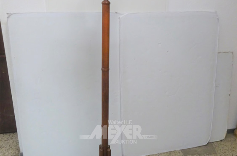 Garderobenständer im THONET-Stil