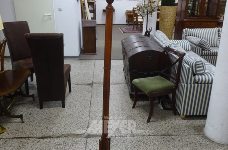 Garderobenständer im THONET-Stil