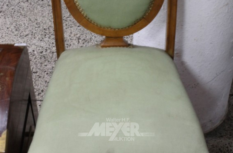 2 Stühle , Nußbaumgestell, Bezug grün