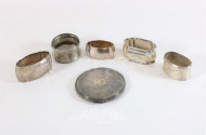 5 versch. Serviettenringe, Silber sowie