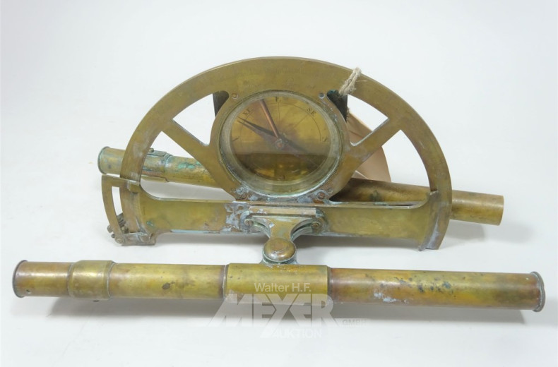 altes Graphometer mit Kompass