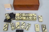 altes Domino-Spiel mit Hornbeschlag,