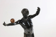 Bronze-Statuette ''Kugelspieler''