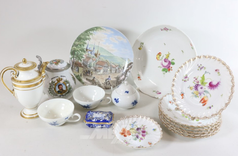 Konvolut Porzellanteile: Mokkaservice,